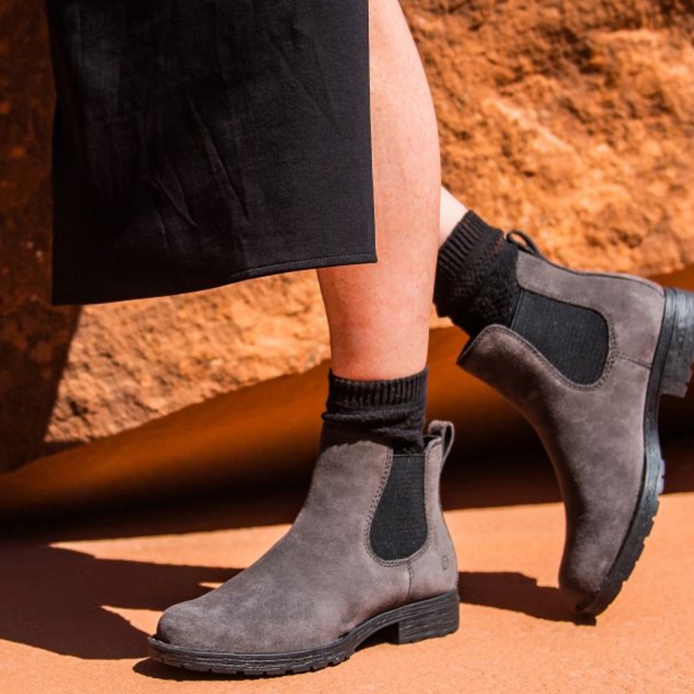 Born Women's Cove Chelsea Boot Pull On Heel Booties Grey Nubuck Leather Size 10